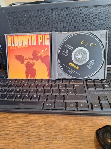 Blodwyn pig mick - pig, lies